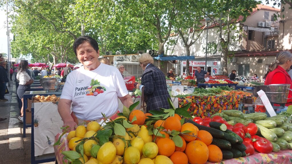 Umirovljenica na tržnici u Splitu