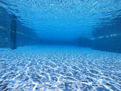 Fotografija bazena pod vodom.