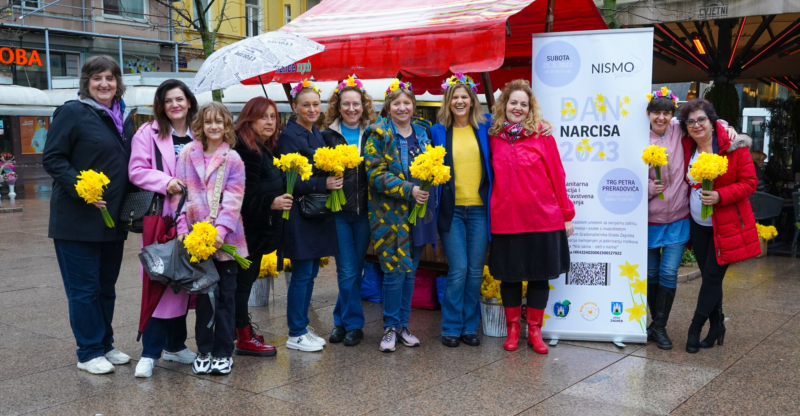 Žene sa žutim narcisama za Dan narcisa