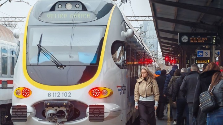Tragedija na Glavnom kolodvoru: Stariji muškarac podletio pod vlak