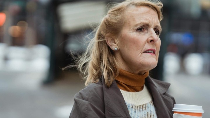 Prevario 87-godišnjakinju: Muškarcu lakovjerno predala karticu i nakit