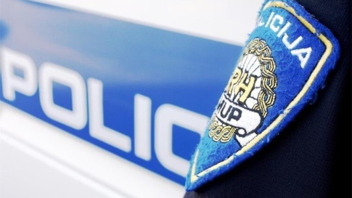 Dvojica umirovljenika na biciklima su ozlijeđeni pri udaru vozila, a kasnije i umirovljenica s kolicima