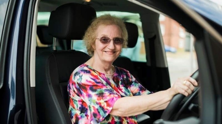 Krivotvorila je potpis pokojnog umirovljenika da prepiše njegov auto na sebe, a koristila je i njegovu karticu