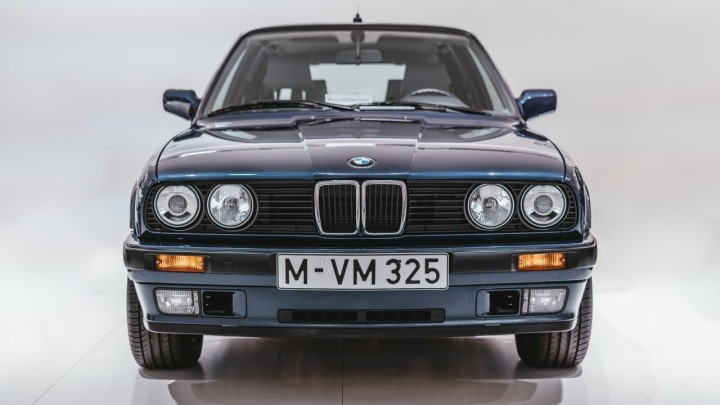 Foto dana: Kultna BMW 'kockica' i danas mami znatiželjne poglede