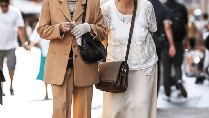 Tko kaže da umirovljenice ne prate modu: "To smo mi za 50 godina"