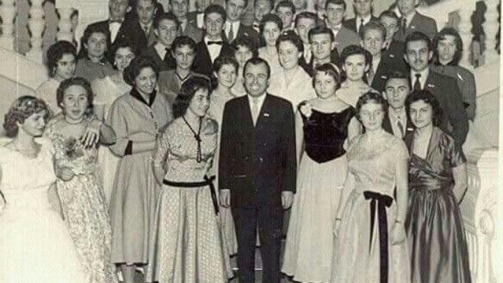 Pogledajte kako su se prije 60 godina gimnazijalke odijevale za maturalnu zabavu