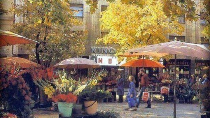 Cvjetni trg u jesen 80-ih godina odiše onim po čemu je i dobio ime