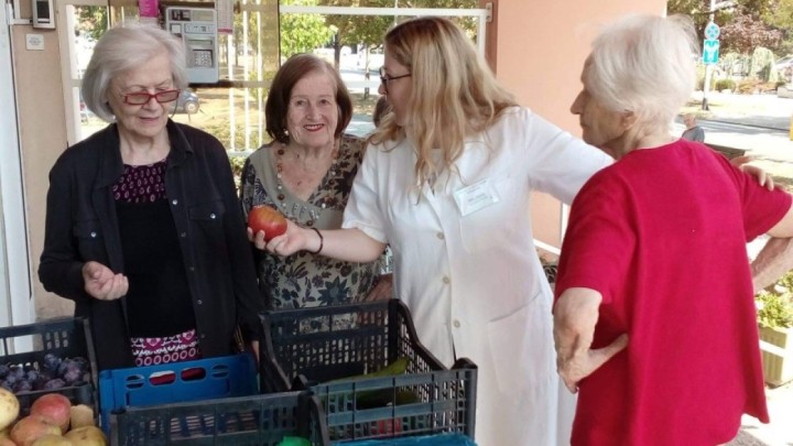 Plac došao k njima: Oboljeli od Alzheimera kupili voće i povrće uz neizostavno cjenkanje