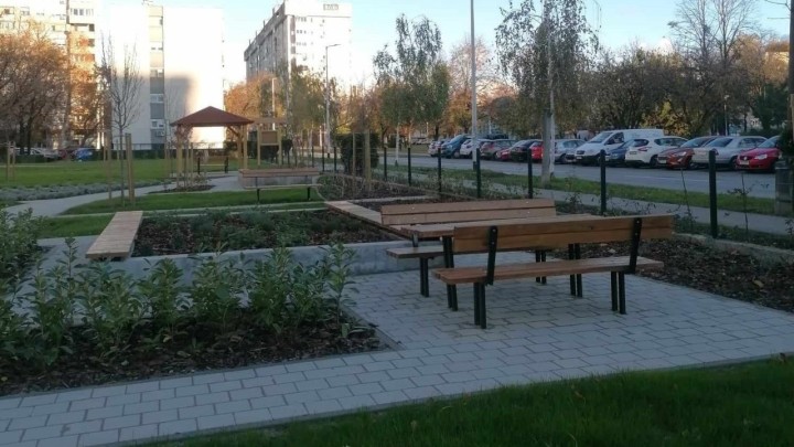 Foto: Osvanuo predivan park na Knežiji, a u njemu građani mogu saditi i brati aromatično bilje