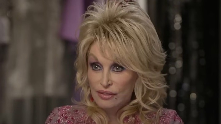 Dolly Parton odbija prilagodbu tehnologiji: 'Mogla bih to naučiti da želim, ali radije bih samo imala svoj faks'