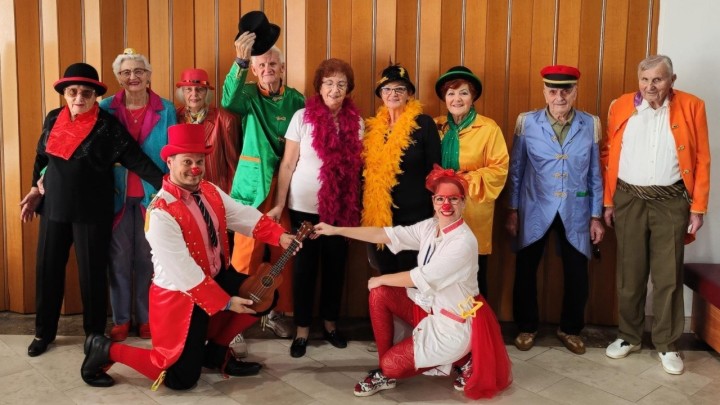 Umirovljenici u jednom domu za starije učili cirkuske vještine, ali i recitirali pjesme