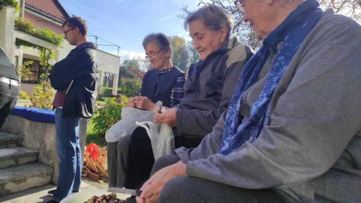 Kestenijada ispred doma za starije? U ovom gradu je i to moguće