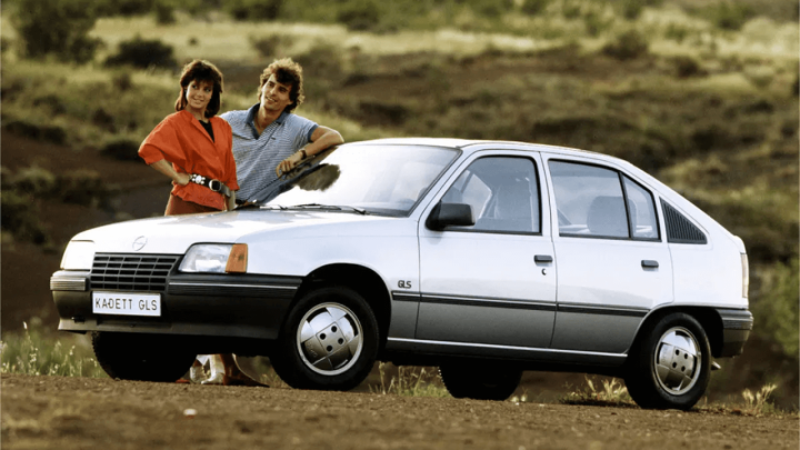 Opel Kadett E bio je pravi 'komad' njemačkog inženjeringa i mamio je poglede svojim aerodinamičnim dizajnom