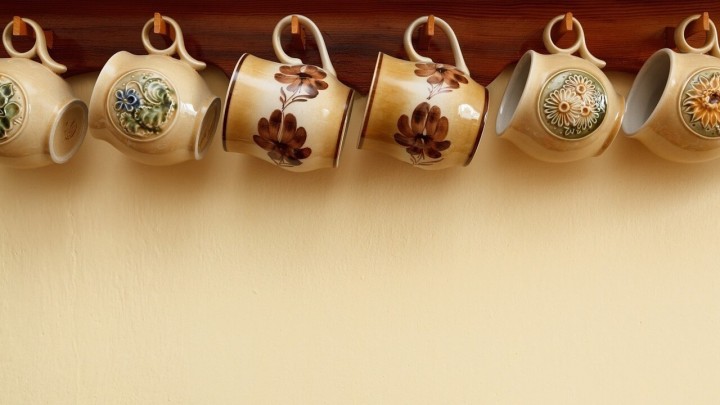 Vrlo neobično: Postoji tvrtka koja pretvara pepeo preminulih u šalice ili vaze