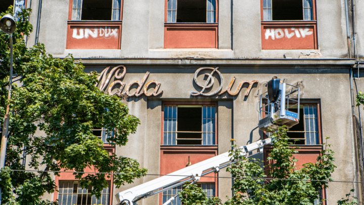 Novi dašak života: Restaurira se reklamni znak nekadašnje tvornice 'Nada Dimić'