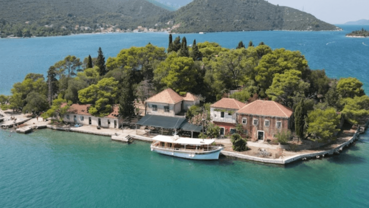 Na Otočiću života sama živi jedna umirovljenica: Nema namjeru otići jer je tamo našla svoj mir