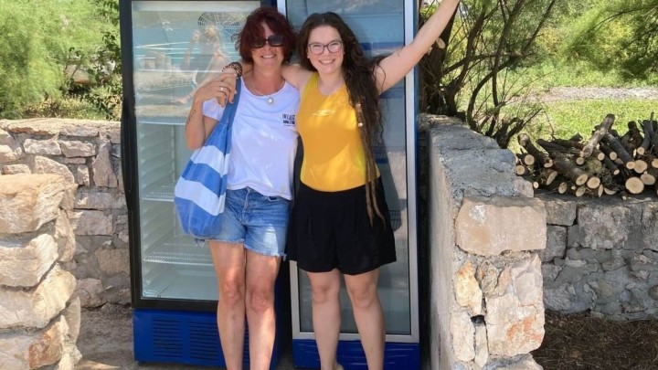 Otok Zlarin je bogatiji za još dva hladnjaka s knjigama, a napravili su i urnebesan vodič za goste i turiste