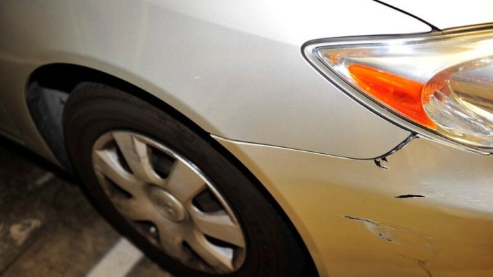 Umirovljenik grebao parkirane automobile na području Zadra, a sada je protiv njega podnesena prijava