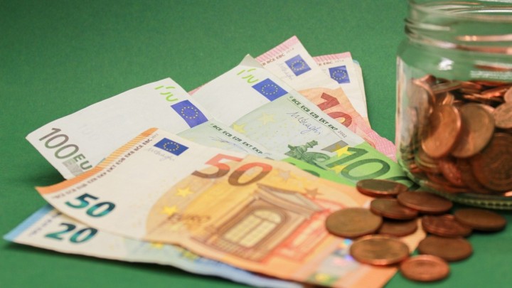 Nije samo našim političarima dobro: Parlamentarci u BiH primaju ogromne mirovine, a još i rade