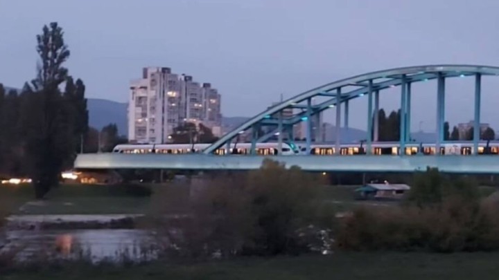 Vlak udario umirovljenika na Hendrixovom mostu: Teško je ozlijeđen