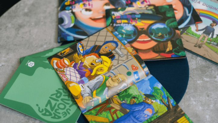 'Moja dugina obitelj kod bake i djeda' je slikovnica o djeci s istospolnim roditeljima koja uči o toleranciji