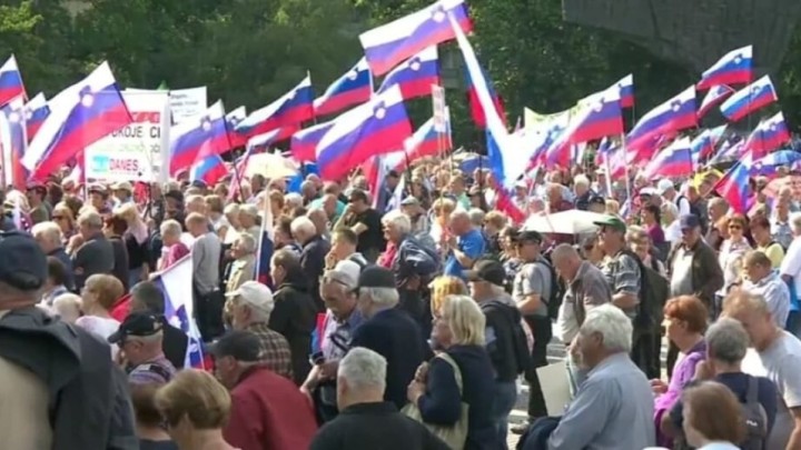 Slovenski umirovljenici ponovno na ulicama: Simboličnom gestom pokazali što misle o vladajućima