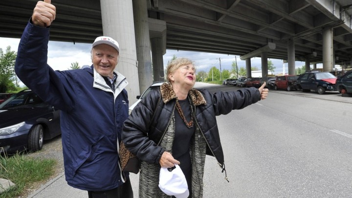Marica (74) i Mijat (77) stigli su u Liverpool i spremni su za bodrenje Leta 3