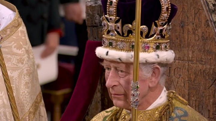 Bože, čuvaj kralja! Okrunjen Charles III., poglavar Ujedinjenog Kraljevstva i još 14 zemalja