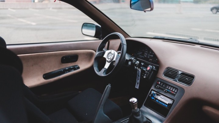 Znate li da možete dobiti kaznu ako ne podignete ručnu kočnicu do kraja?