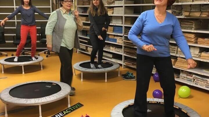 Skakanje na trampolinu nije rezervirano samo za djecu, evo koje su prednosti za starije osobe
