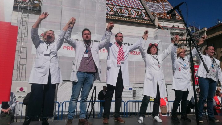 Prosvjed liječnika: 'Vrijeme šutnje je završilo, nećemo dopustiti da se na naše zdravstvo spusti mrak'