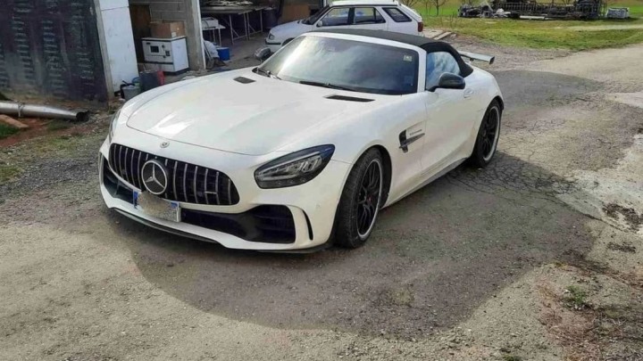 Ukradeni Mercedes 81-godišnjaka iz Zagreba pronađen u susjednoj državi, policija uhitila dvije osobe