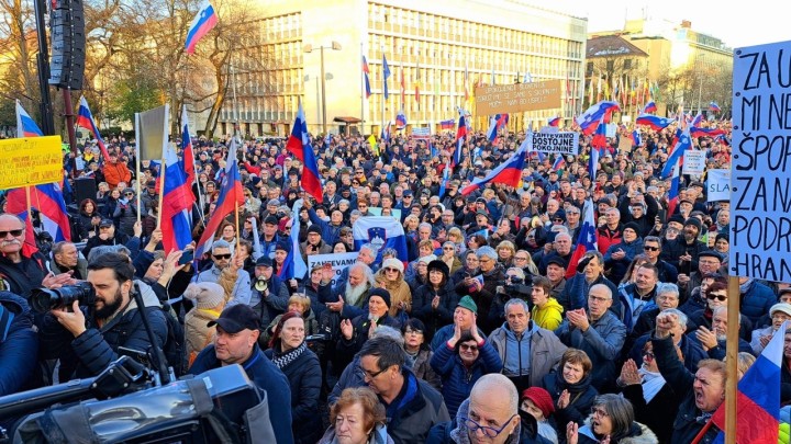 Prosvjedi slovenskih umirovljenika: Prvi je prošao u potpunoj tišini, na drugi pozvani i poljoprivrednici