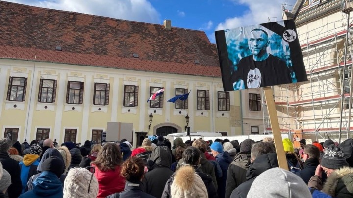 Novinari se okupili na Markovu trgu zbog smrti Vladimira Matijanića: 'Ovo je prosvjed i za sve one koji su doživjeli tragediju poput Vladine'