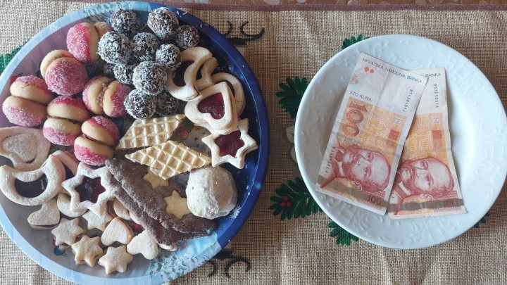 [ANKETA] Blagoslov obitelji i doma: Tradicija duga nekoliko stoljeća koja uključuje i dar svećeniku