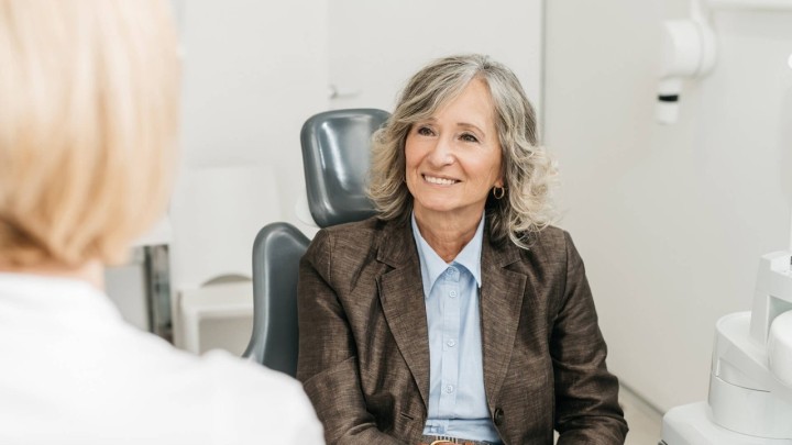 Ovaj stomatološki centar s lakoćom trajno rješava čak i bezubost!