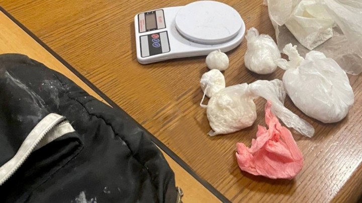 U Srbiji u šumi pronađena 78-godišnjakinja s 400 grama droge i digitalnom vagom