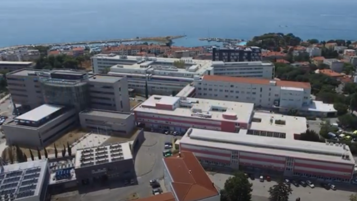 Incident u KBC Split: Medicinska sestra fizički izbacila 70-godišnjakinju iz zgrade, morala reagirati i policija