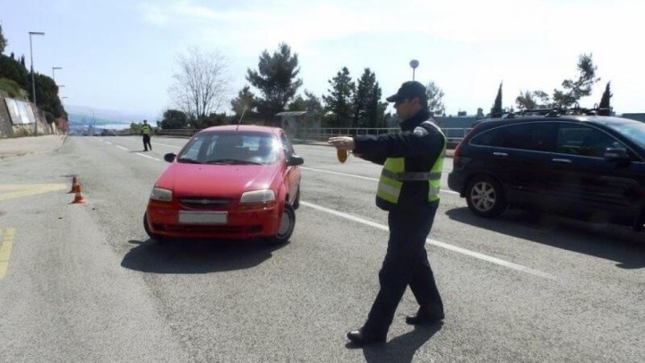 Teška prometna nesreća: Sudar dva automobila i kamiona, poginuo 84-godišnjak