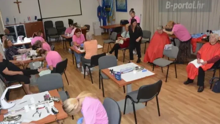 Umirovljenici su u Sv. Filip i Jakovu dobili besplatne frizure, pedikure i kozmetičke savjete