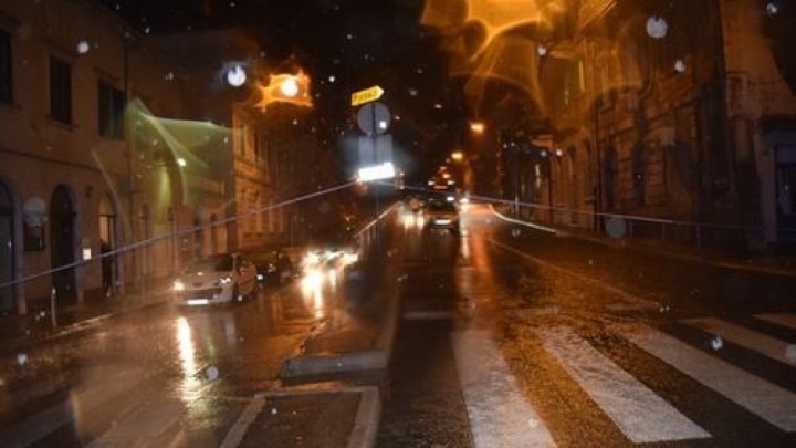 U bujici u Rijeci je smrtno stradala jedna muška osoba, dok su drugog starijeg muškarca spašavali žena i 70-godišnjak