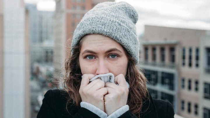 Uvijek morate nositi nekoliko slojeva odjeće jer vam je stalno hladno? Evo što to može značiti