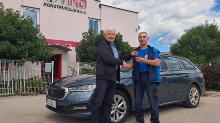 Ovo se ne viđa svaki dan: Vlasnik tvrtke kod Varaždina nagradio vjernog radnika i poklonio mu – automobil