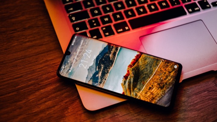 Kako ohladiti mobitel za vrijeme toplinskog vala? Donosimo nekoliko savjeta