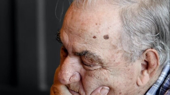 Istraživanje: Velikodušnost s novcem može biti rani znak demencije