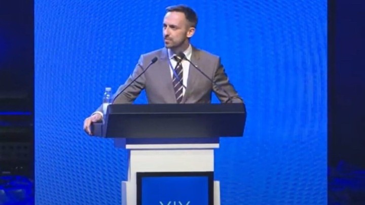 Piletić izrecitirao bećarac pa izrekao neistinu o omjeru radnika i umirovljenika