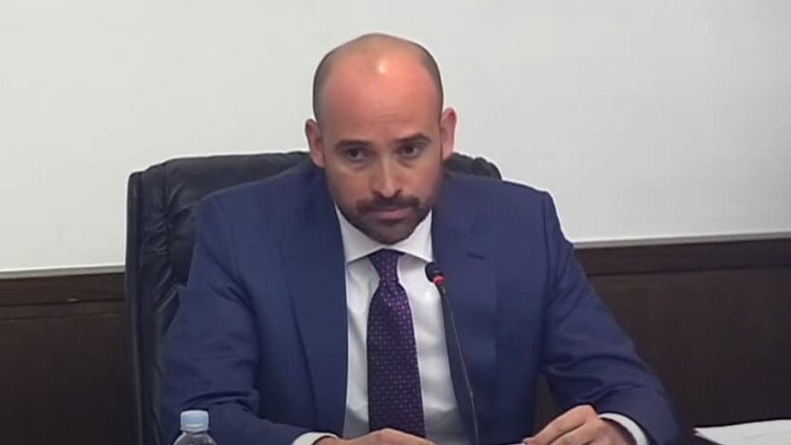 Ministar zaposlio suprugu u firmi, plaća joj je 4.000 kuna: "To nije varanje države"