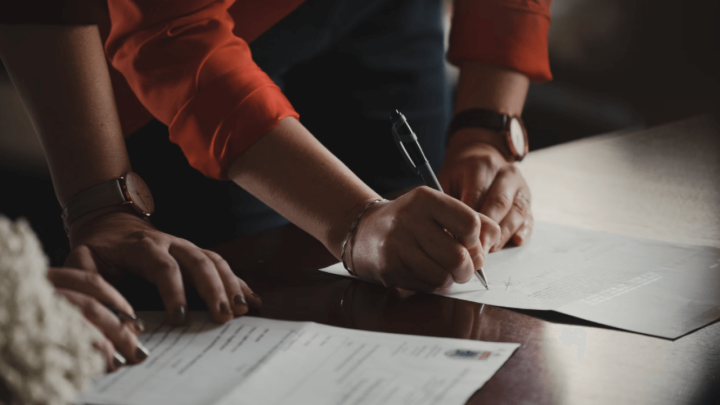 Nemoćnim siromasima uvalili lihvarske ugovore pa im lupali kamate od 40 do 100 posto!