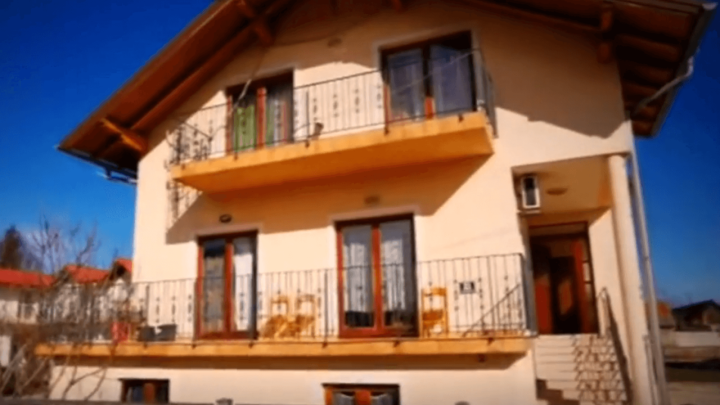 Grozne scene iz ilegalnog doma za starije: Nema tople vode, ranjene korisnike kupaju toplom vodom iz džezve