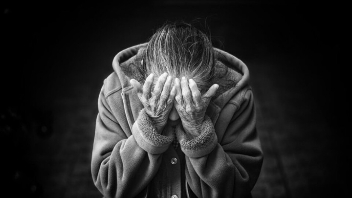 Umirovljenica (72) primila beskućnika (70) u kuću, on ju na smrt pretukao